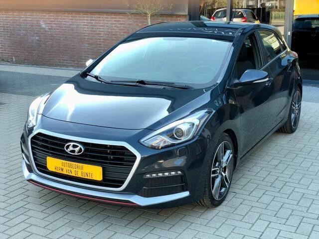 Zwart Occasion 2017 Hyundai i30 Turbo Hatchback | € 14.999 - Afbeelding 1/4