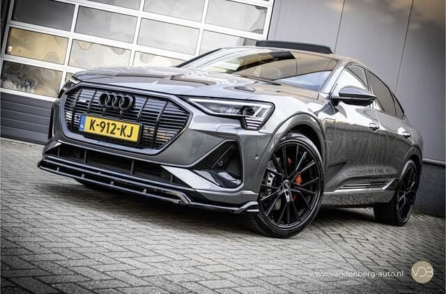 Grijs, metallic lak Gebruikt 2020 Audi e-tron Sportback S-Line SUV | € 33.940 (Eerlijke prijs) - Afbeelding 1/4