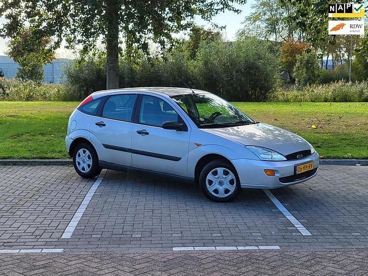 Gebruikt 2001 Ford Focus Ambiente | € 999 (Eerlijke prijs) - Afbeelding 1/4