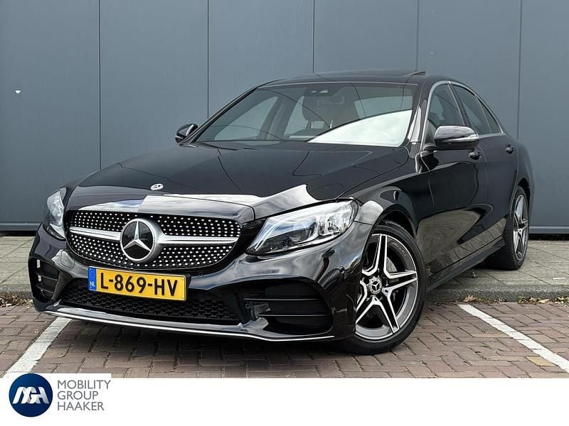 Zwart Occasion 2020 Mercedes C180 AMG line Sedan | € 29.900 (Eerlijke prijs) - Afbeelding 1/4