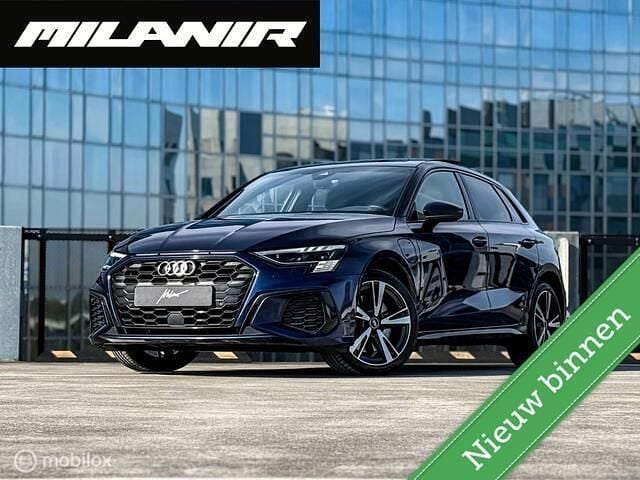 Blauw Gebruikt 2021 Audi A3 Sportback Competition Hatchback | € 32.945 (Eerlijke prijs) - Afbeelding 1/4