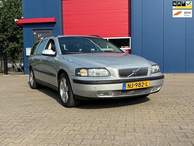 Grijs Occasion 2002 Volvo V70 Comfort Stationwagen | € 1.500 (Eerlijke prijs) - Afbeelding 1/4