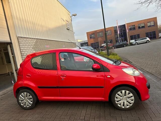 Occasion Peugeot 107 68 PK (50 kW) 2006 Rood Hatchback