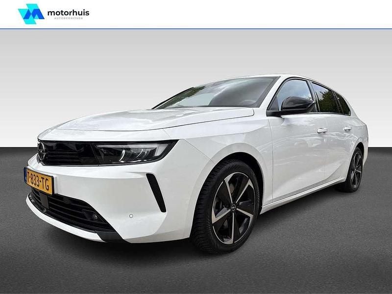 Wit Occasion 2023 Opel Astra Edition Stationwagen | € 25.445 (Eerlijke prijs) - Afbeelding 1/4