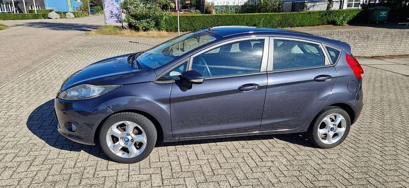 Grijs Gebruikt 2009 Ford Fiesta Trend Hatchback | € 3.500 (Eerlijke prijs) - Afbeelding 1/4