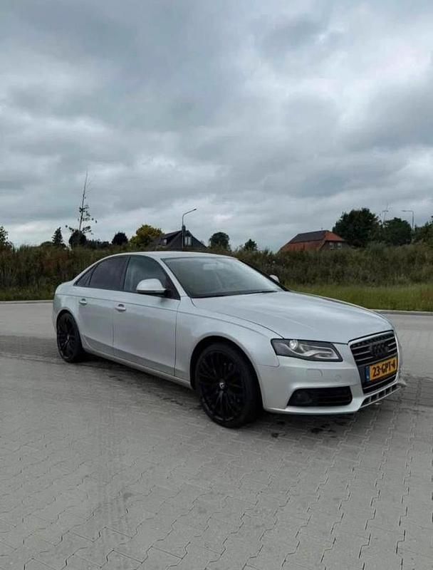Grijs Gebruikt 2008 Audi A4 Sedan | € 4.800 (Iets duurder) - Afbeelding 1/4