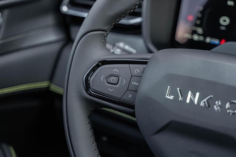 Zwart Gebruikt 2025 Lynk & Co 01 SUV | € 35.394 (Duur) - Afbeelding 1/1