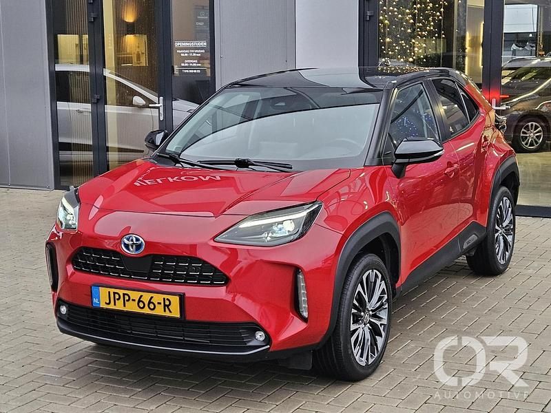 Rood Occasion 2022 Toyota Yaris Cross Executive SUV | € 27.949 (Eerlijke prijs) - Afbeelding 1/4