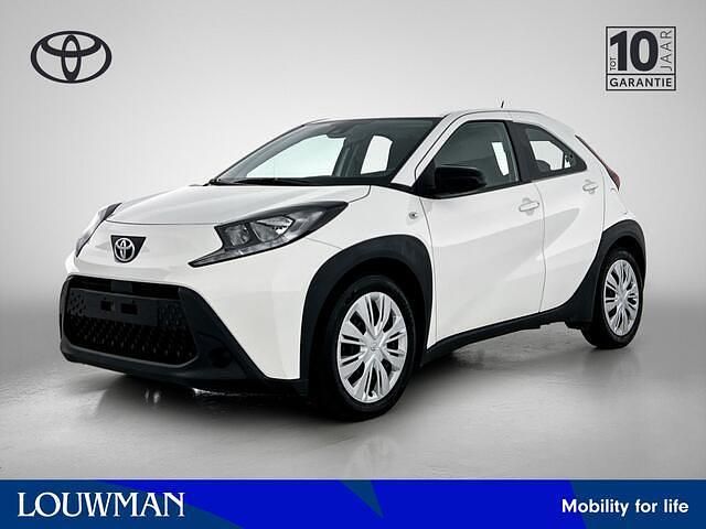 Wit Gebruikt 2023 Toyota Aygo Play Hatchback | € 15.950 (Eerlijke prijs) - Afbeelding 1/3