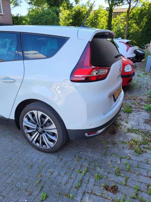 Wit Gebruikt 2021 Renault Scénic IV Business MPV | € 22.000 (Iets duurder) - Afbeelding 1/4