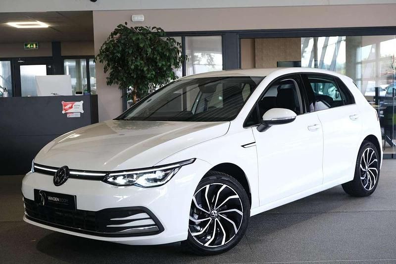 Wit Gebruikt 2022 VW Golf VIII Style Hatchback | € 23.950 (Eerlijke prijs) - Afbeelding 1/4