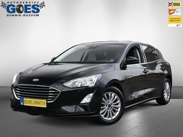 Zwart (metallic) Occasion 2021 Ford Focus Titanium X Hatchback | € 16.440 (Super prijs) - Afbeelding 1/4