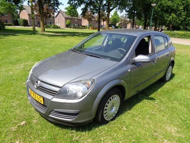 Grijs Gebruikt 2005 Opel Astra Hatchback | € 1.450 (Eerlijke prijs) - Afbeelding 1/4