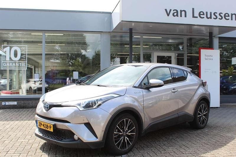 Grijs Gebruikt 2019 Toyota C-HR Executive SUV | € 20.700 (Eerlijke prijs) - Afbeelding 1/4