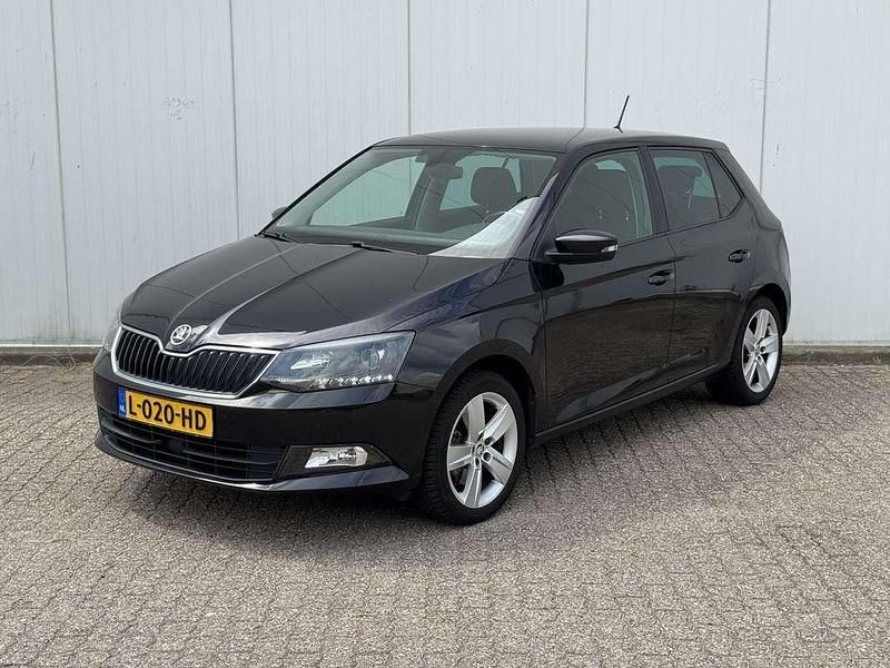Zwart Gebruikt 2015 Skoda Fabia Style Hatchback | € 10.950 (Goede deal) - Afbeelding 1/4