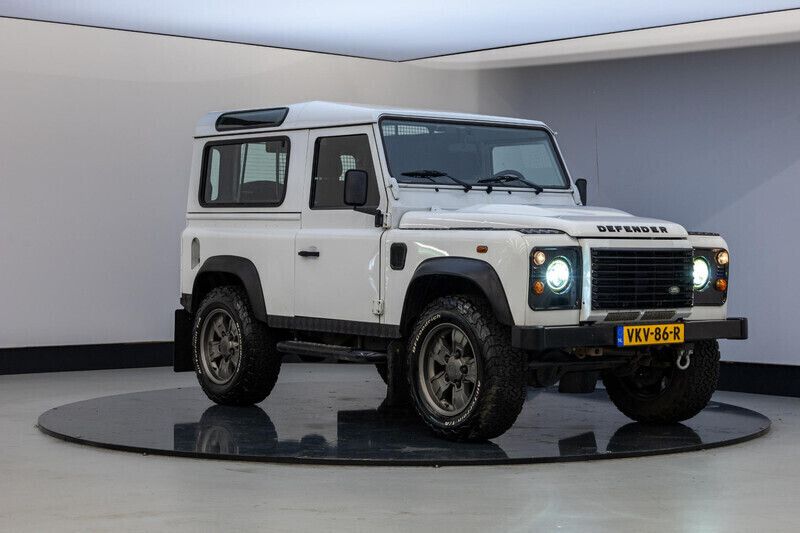 Gebruikt 2014 Land Rover Defender SE SUV | € 30.772 - Afbeelding 1/4