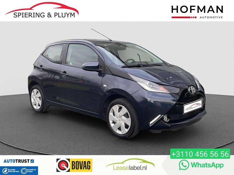 Blauw Occasion 2017 Toyota Aygo X-play Hatchback | € 10.590 (Goede deal) - Afbeelding 1/4