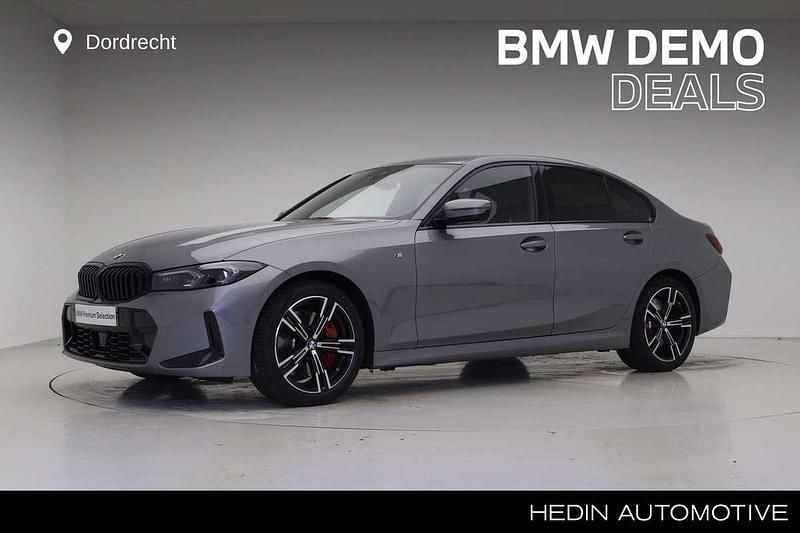 Grijs, metallic lak Gebruikt 2025 BMW 320 M Sport Sedan | € 52.895 - Afbeelding 1/3