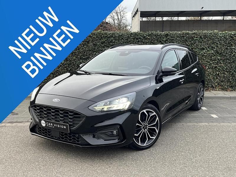 Zwart Gebruikt 2018 Ford Focus ST-Line Stationwagen | € 12.999 (Iets duurder) - Afbeelding 1/4