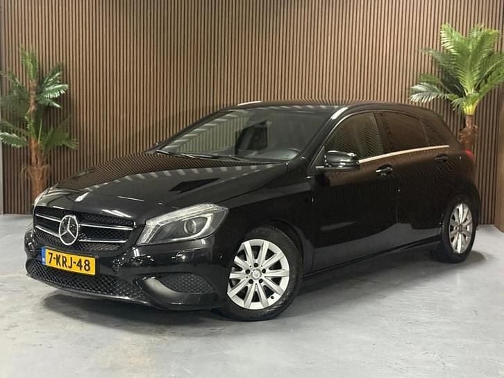 Zwart Gebruikt 2013 Mercedes A180 Edition Hatchback | € 9.250 (Goede deal) - Afbeelding 1/4