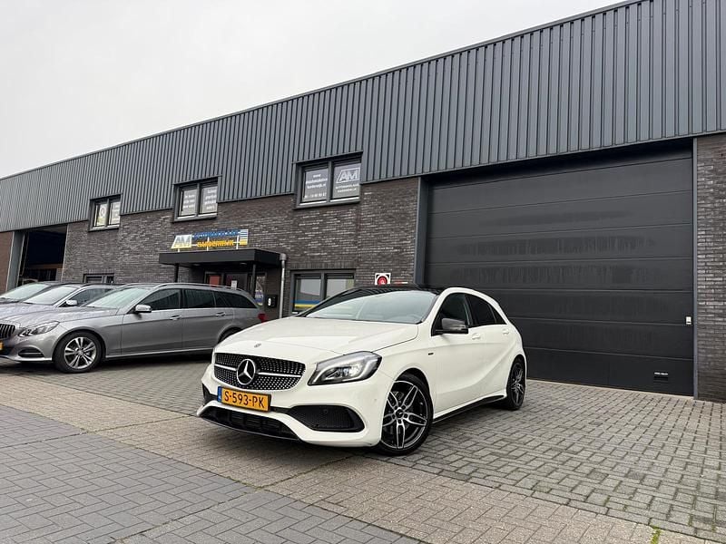 Wit Gebruikt 2018 Mercedes A250 Prestige Hatchback | € 20.950 (Eerlijke prijs) - Afbeelding 1/4