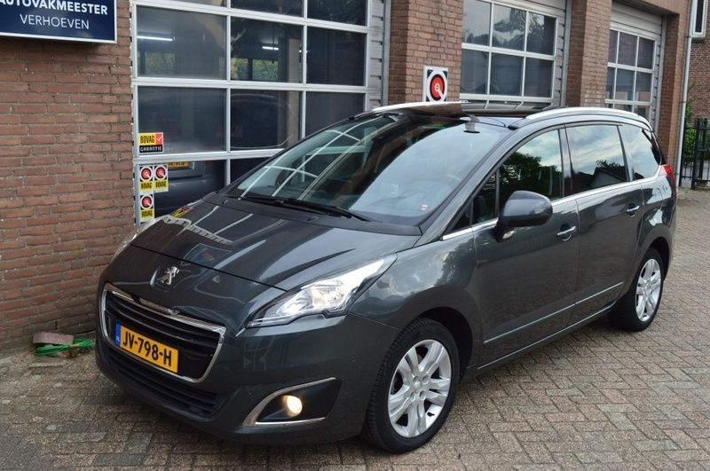 Grijs Gebruikt 2016 Peugeot 5008 MPV | € 12.849 - Afbeelding 1/4