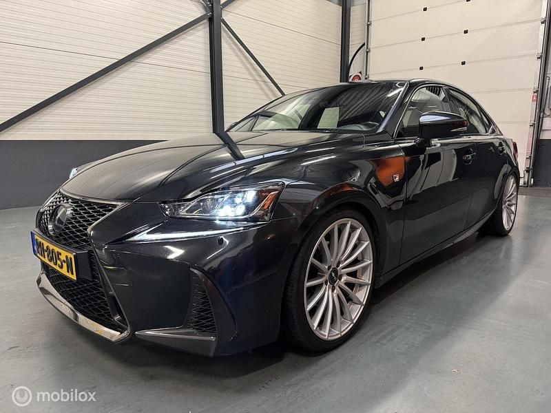 Zwart Gebruikt 2017 Lexus IS300h Sport Line Sedan | € 26.750 (Duur) - Afbeelding 1/4
