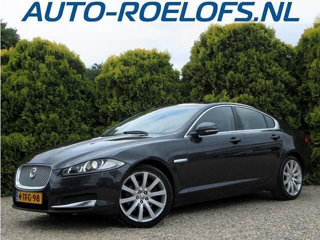Grijs, metallic lak Gebruikt 2014 Jaguar XF Business Edition Sedan | € 13.890 (Eerlijke prijs) - Afbeelding 1/4