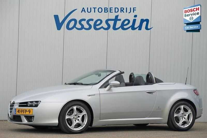 Grijs, metallic lak Gebruikt 2011 Alfa Romeo Spider Exclusive Cabriolet | € 23.500 (Eerlijke prijs) - Afbeelding 1/4