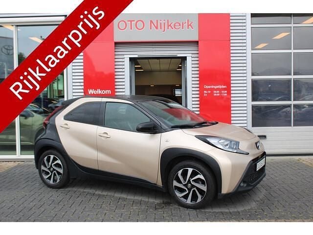 Bruin Gebruikt 2023 Toyota Aygo Limited Hatchback | € 21.400 (Eerlijke prijs) - Afbeelding 1/4