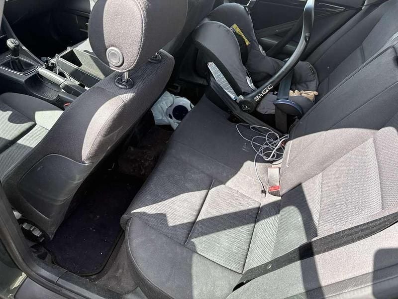 Groen Gebruikt 2003 Audi A4 Stationwagen | € 1.650 (Goede deal) - Afbeelding 1/4