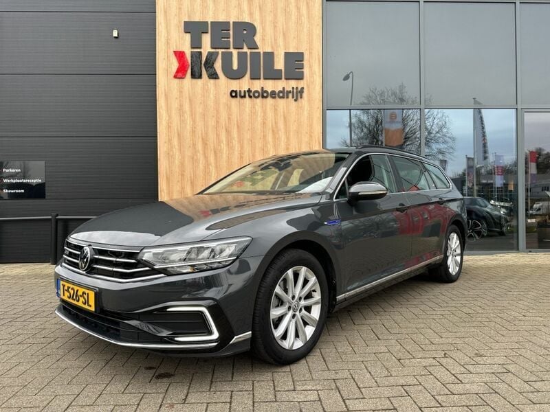 Grijs Gebruikt 2020 VW Passat Business Stationwagen | € 24.525 (Goede deal) - Afbeelding 1/4