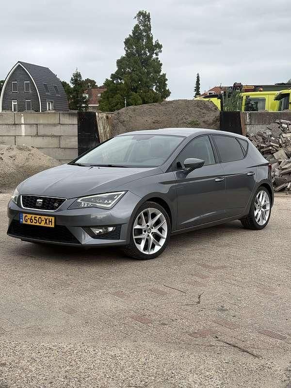 Grijs Gebruikt 2013 Seat Leon FR Stationwagen | € 12.500 (Duur) - Afbeelding 1/4