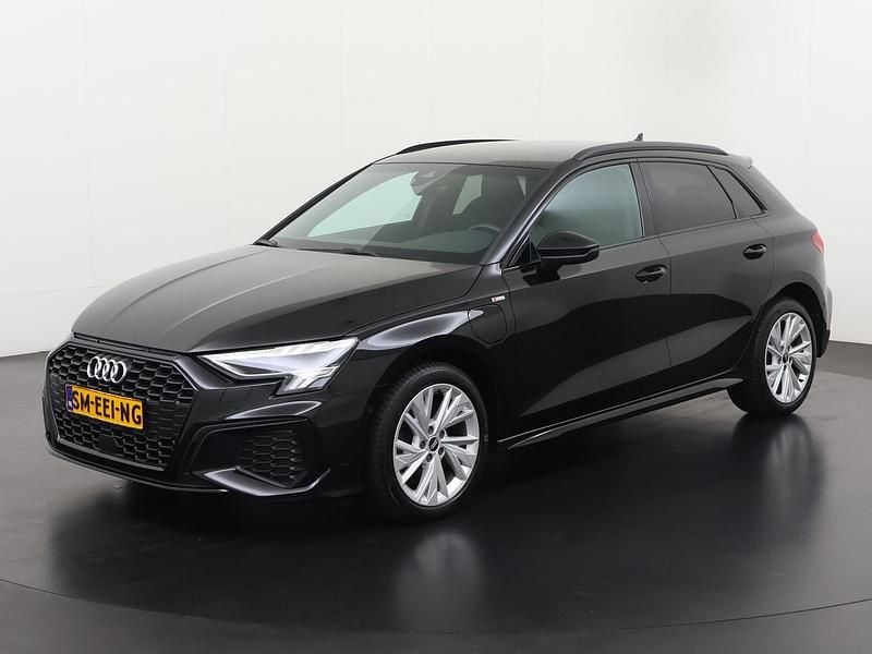 Occasion Audi A3 Sportback e-tron S-Line 204 PK (150 kW) 2021 Metallic mythical black (0e) Hatchback
