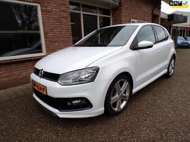 Wit Occasion 2015 VW Polo Edition Hatchback | € 8.950 (Duur) - Afbeelding 1/4