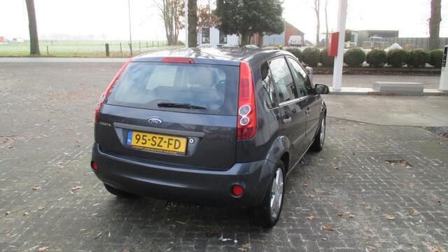 Occasion Ford Fiesta Futura 69 PK (50 kW) 2006 Grijs Hatchback