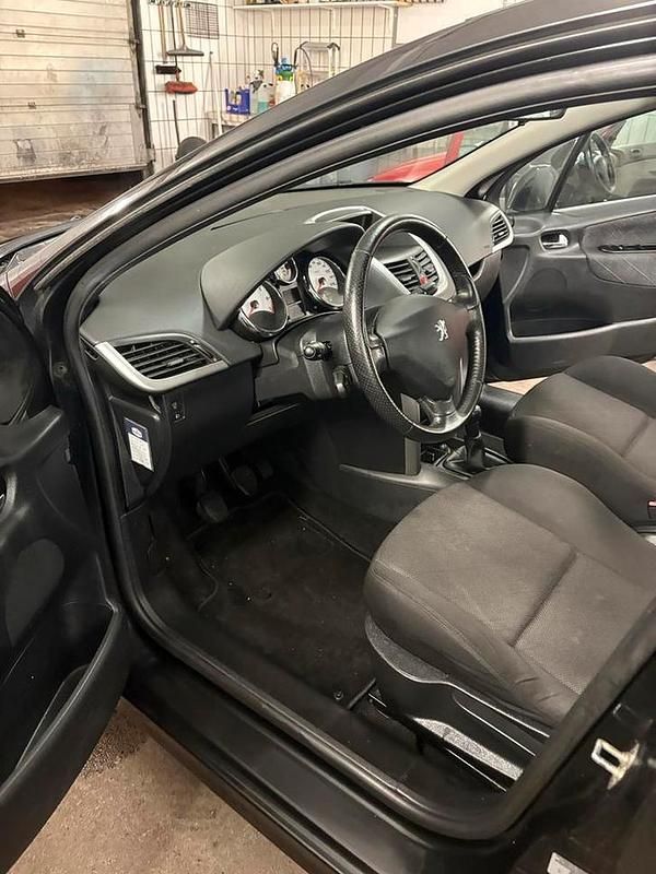 Zwart Occasion 2009 Peugeot 207 Hatchback | € 1.850 (Eerlijke prijs) - Afbeelding 1/4
