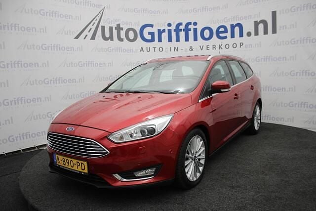 Rood Gebruikt 2016 Ford Focus Trend Stationwagen | € 8.490 (Super prijs) - Afbeelding 1/4