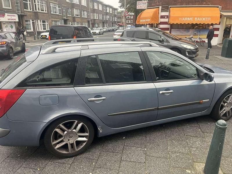 Blauw Gebruikt 2004 Renault Laguna II Stationwagen | € 2.000 (Eerlijke prijs) - Afbeelding 1/4