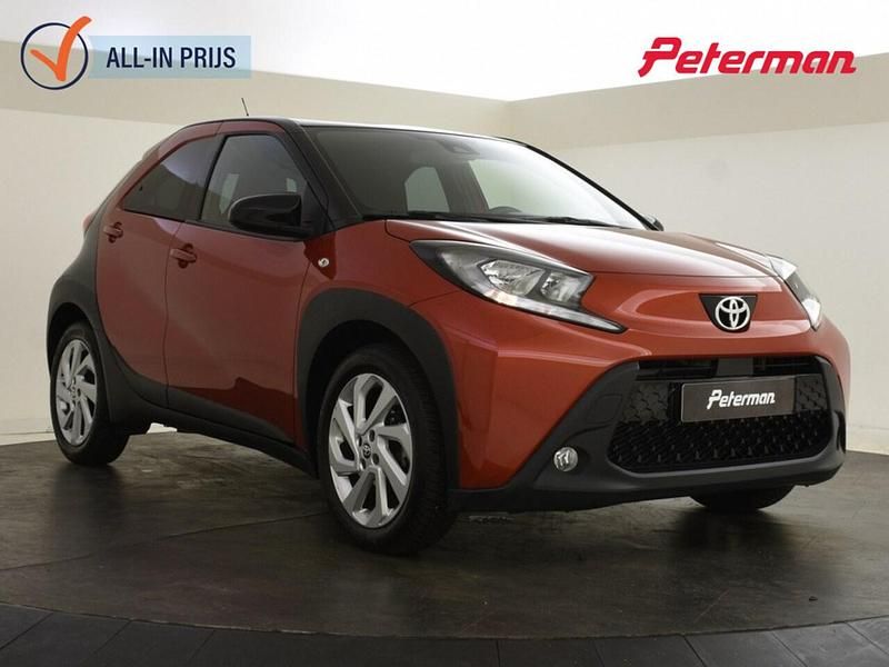 Rood Gebruikt 2023 Toyota Aygo X SUV | € 21.899 - Afbeelding 1/4