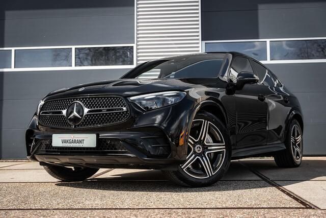 Zwart Gebruikt 2023 Mercedes GLC300 AMG line Coupé | € 77.890 (Duur) - Afbeelding 1/4