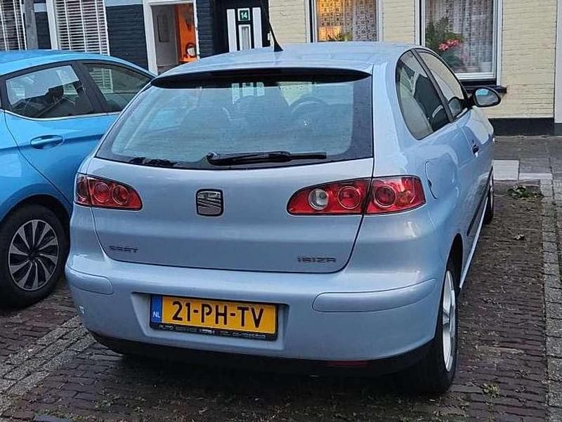 Blauw Gebruikt 2004 Seat Ibiza Stella Hatchback | € 1.100 (Eerlijke prijs) - Afbeelding 1/4