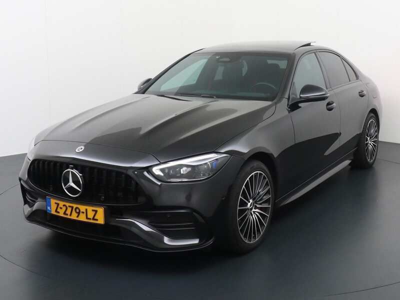 Zwart Gebruikt 2022 Mercedes C300 AMG line Sedan | € 49.995 - Afbeelding 1/4