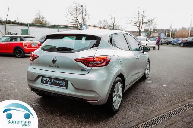 Occasion Renault Clio V Business 140 PK (102 kW) 2022 Zilver Sedan