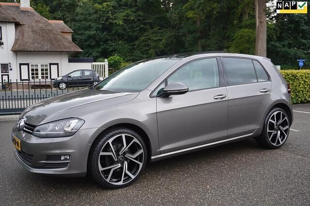 Grijs Gebruikt 2014 VW Golf VII Highline Hatchback | € 13.900 (Iets duurder) - Afbeelding 1/4