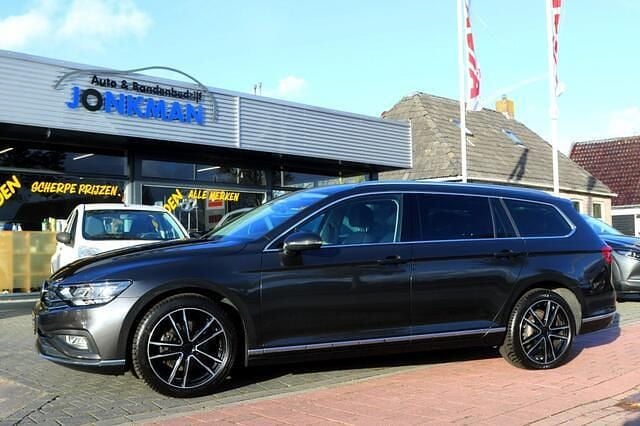 Grijs (metallic) Gebruikt 2019 VW Passat Highline Stationwagen | € 23.499 (Eerlijke prijs) - Afbeelding 1/4