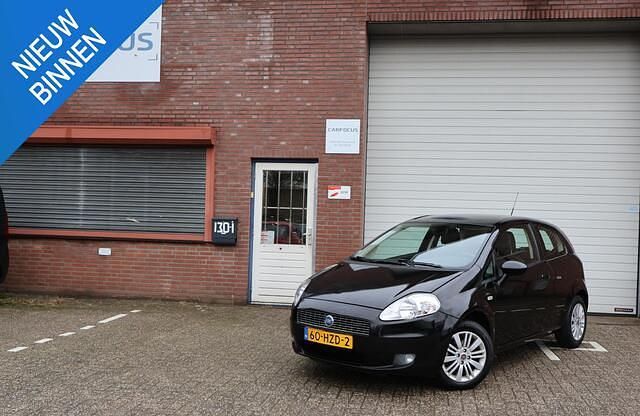 Zwart Occasion 2009 Fiat Grande Punto Dynamic Hatchback | € 2.199 (Eerlijke prijs) - Afbeelding 1/4