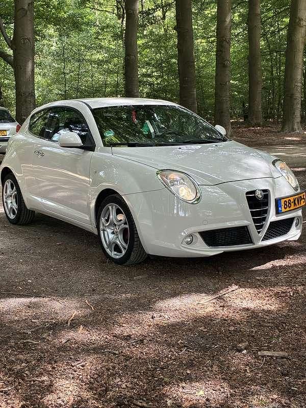 Wit Gebruikt 2010 Alfa Romeo MiTo Distinctive Hatchback | € 3.195 (Eerlijke prijs) - Afbeelding 1/4