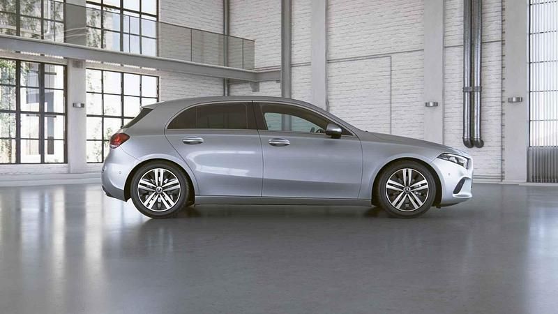 Occasion Mercedes A180 Luxury 136 PK (100 kW) 2022 Grijs Hatchback