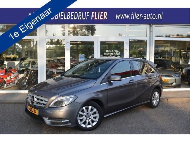 Grijs Gebruikt 2013 Mercedes B180 Prestige MPV | € 12.175 (Eerlijke prijs) - Afbeelding 1/4